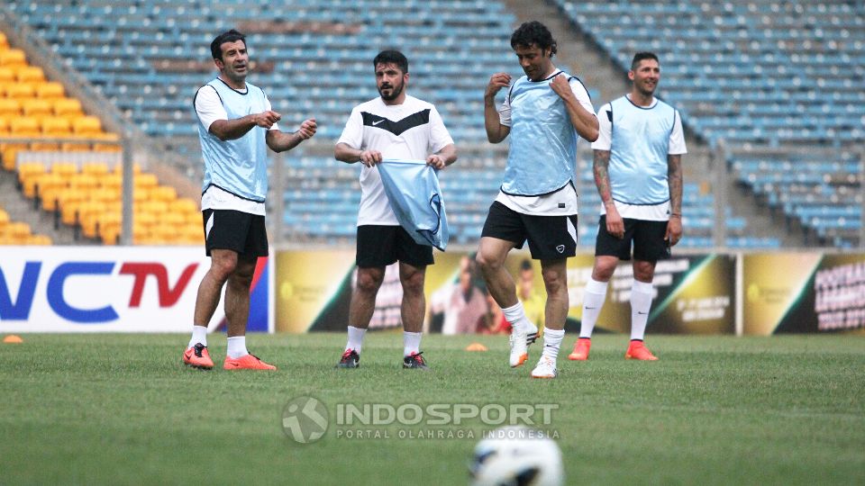Dari kiri ke kanan: Luis Figo, Gennaro Gattuso, Alessandro Nesta, dan Marco Materazzi. Mereka tengah menjalani sesi latihan Football Legend Tour 2014 di SUGBK, Jakarta, Jumat (06/06/14). Copyright: &copy; Herry Ibrahim/INDOSPORT